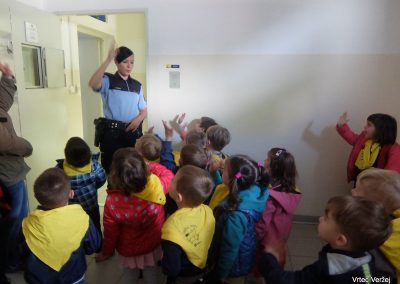 V Ljutomeru na policijski postaji in v knjižnici